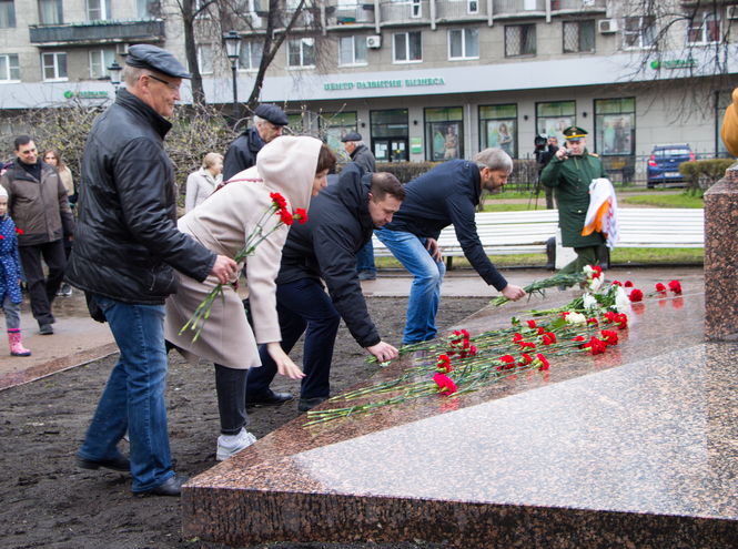 СПбГУТ на церемонии возложения цветов к памятнику А. С. Попова