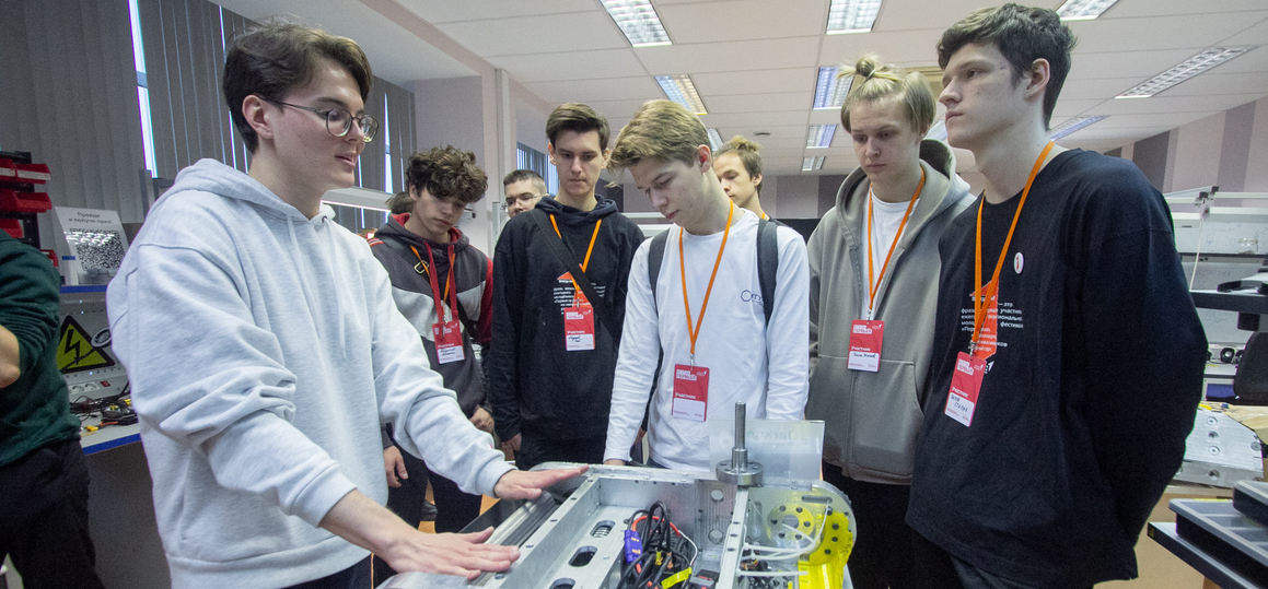 В СПбГУТ провели молодежный киберфестиваль «Первые на связи»