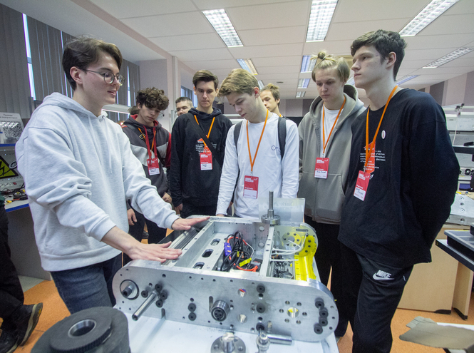В СПбГУТ провели молодежный киберфестиваль «Первые на связи»