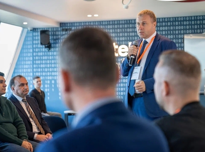 «ТехЛидВик — 2025»: в СПбГУТ прошёл круглый стол  «Данные. Управление. Умные города»