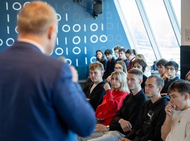 «ТехЛидВик — 2025»: в СПбГУТ прошёл круглый стол  «Данные. Управление. Умные города»