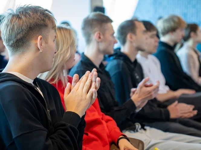 «ТехЛидВик — 2025»: в СПбГУТ прошёл круглый стол  «Данные. Управление. Умные города»