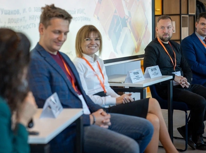 «ТехЛидВик — 2025»: в СПбГУТ прошёл круглый стол  «Данные. Управление. Умные города»