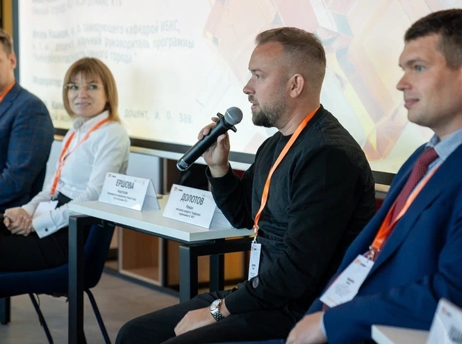 «ТехЛидВик — 2025»: в СПбГУТ прошёл круглый стол  «Данные. Управление. Умные города»