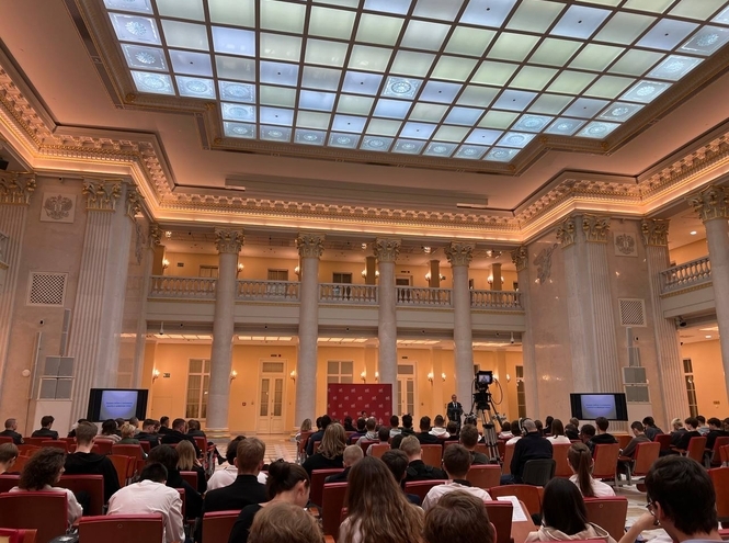 Форум знаний — 2025: представитель СПбГУТ выступила с докладом