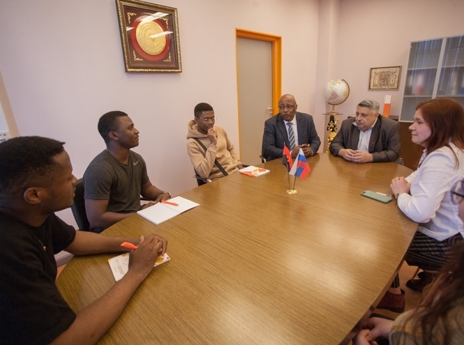 Visit of the Honorary Consul of the Republic of Angola to SPbSUT