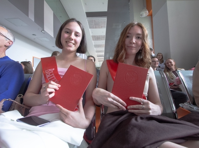 Выпускники факультета КБ первыми в СПбГУТ получили дипломы