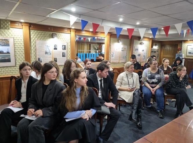 Развитие Арктики обсудили на ледоколе «Красин» студенты