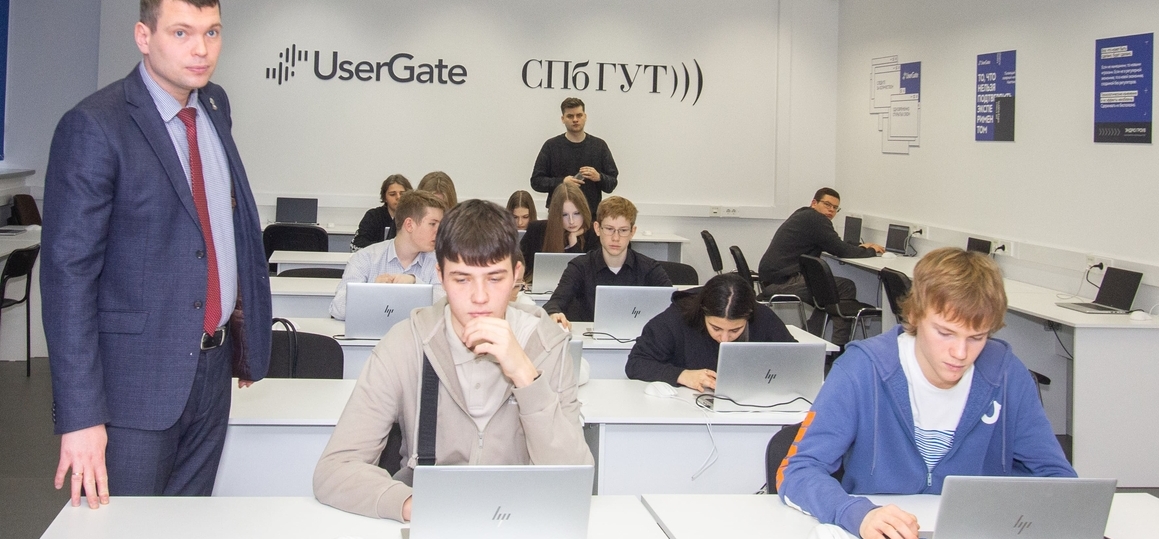В СПбГУТ дали «ИТ-старт» петербургским школьникам