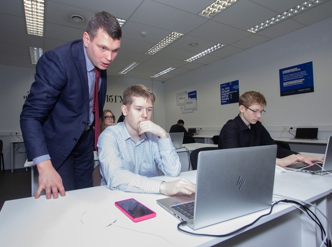 В СПбГУТ дали «ИТ-старт» петербургским школьникам