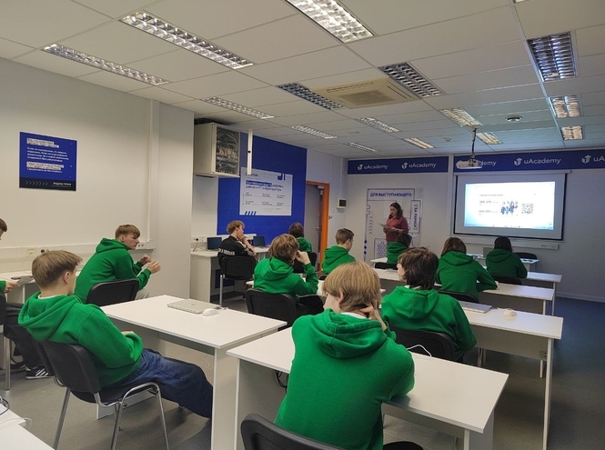 Школьники Ленобласти из «ФосАгро-класса» побывали в СПбГУТ