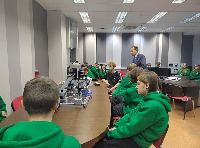 Школьники Ленобласти из «ФосАгро-класса» побывали в СПбГУТ