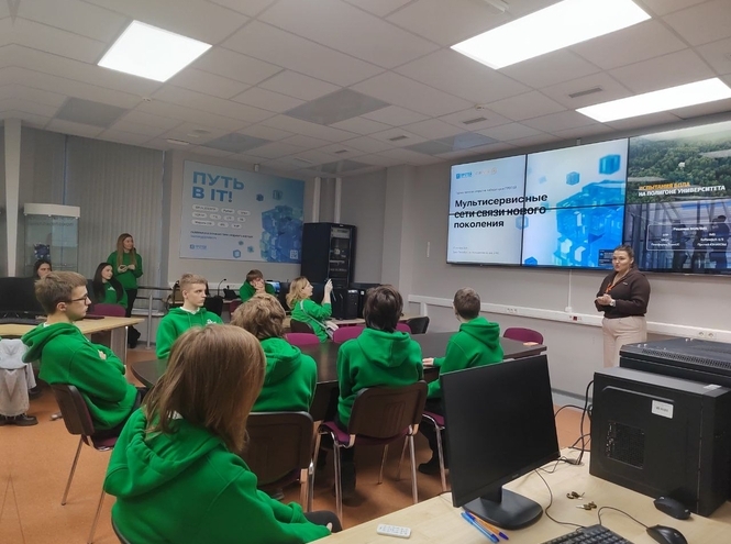 Школьники Ленобласти из «ФосАгро-класса» побывали в СПбГУТ