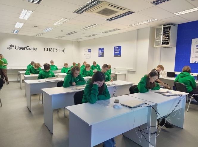 Школьники Ленобласти из «ФосАгро-класса» побывали в СПбГУТ