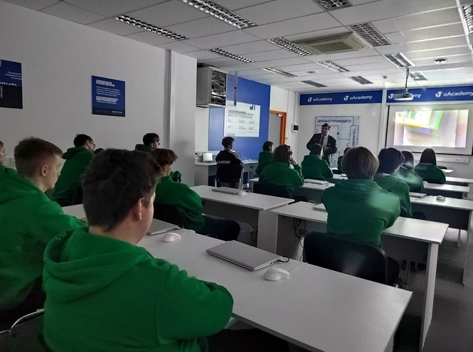 Школьники Ленобласти из «ФосАгро-класса» побывали в СПбГУТ