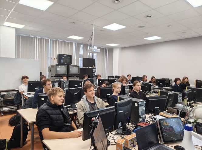 В СПбГУТ проходит «Факультативная школа»
