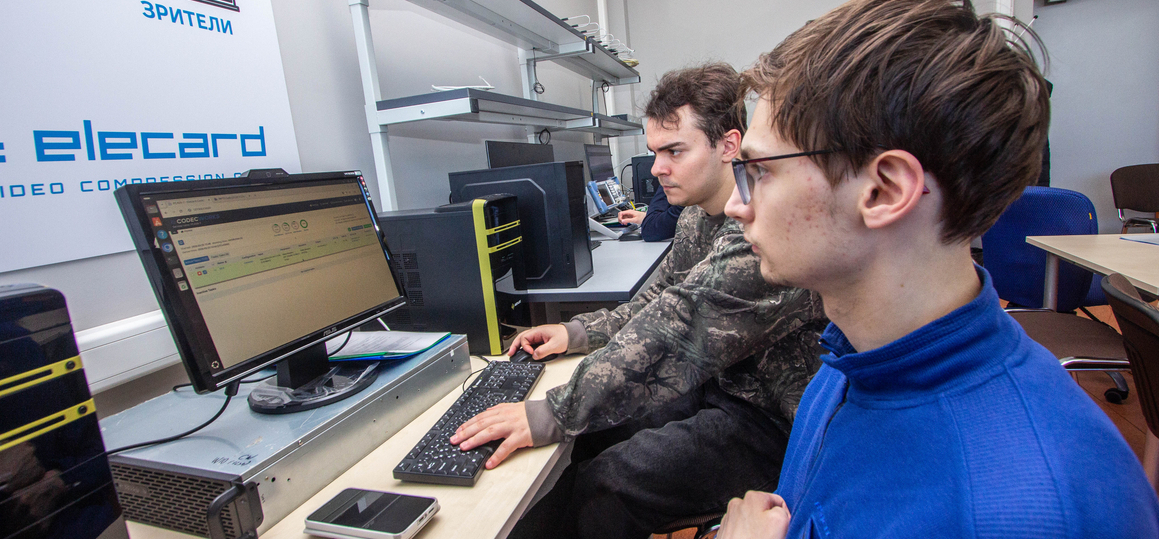 В рамках ШБМ прошли первые занятия в лаборатории Elecard