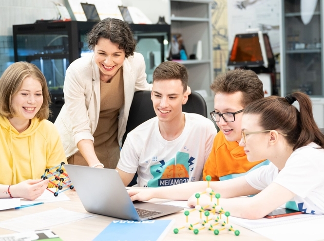 «Газпром нефть» примет на практику более тысячи студентов