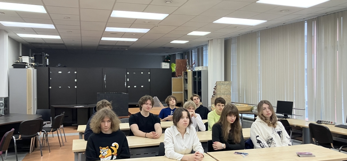 От вертикального видео до UserGate: школьники Невского района прошли обучение в университете