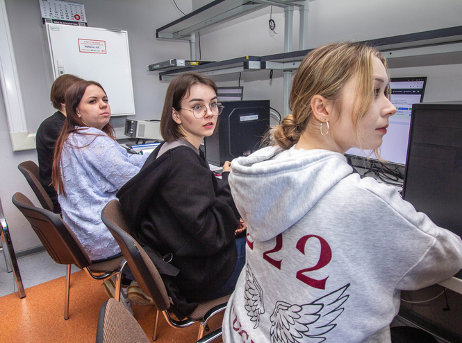 В рамках ШБМ прошли первые занятия в лаборатории Elecard