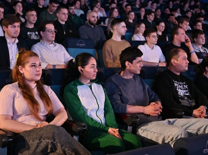 Магистрант СПбГУТ представил вуз на всероссийском инженерном форуме в Москве