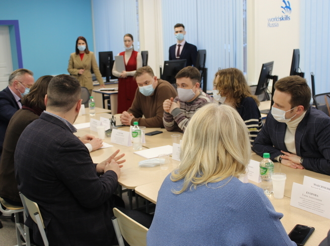 Участники федеральной программы по подготовке резерва управленческих кадров посетили АКТ (ф) СПбГУТ