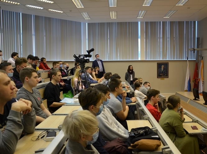«Мы делаем что-то очень похожее на чудо!»: IT-директор Tele2 Алексей Мартынов встретился со студентами СПбГУТ