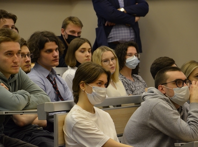 «Мы делаем что-то очень похожее на чудо!»: IT-директор Tele2 Алексей Мартынов встретился со студентами СПбГУТ