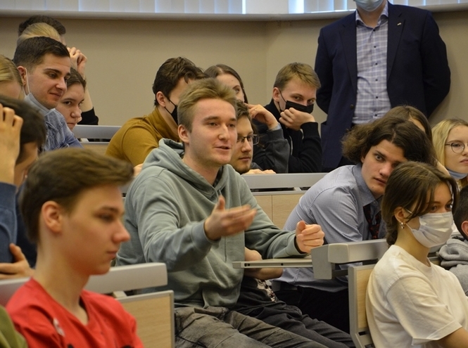 «Мы делаем что-то очень похожее на чудо!»: IT-директор Tele2 Алексей Мартынов встретился со студентами СПбГУТ