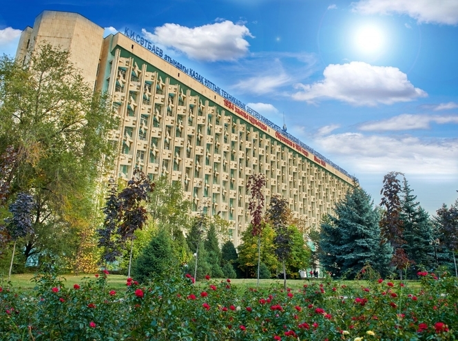 Работники кафедры ФиЛС приняли участие в модернизации лабораторной базы университета Казахстана