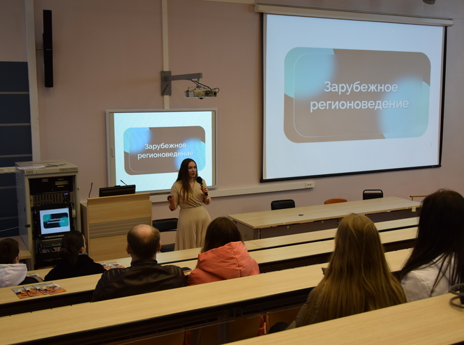 «Мы – сплоченный коллектив, который хочет работать!»: факультет социальных цифровых технологий провел День открытых дверей