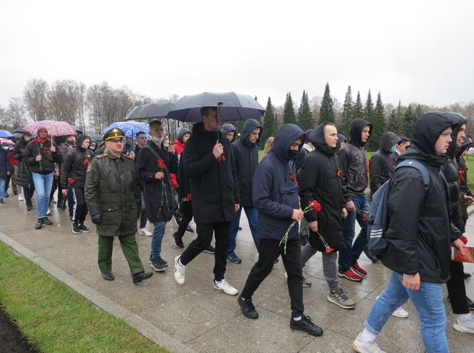 СПбГУТ стал участником общегородской акции «Памяти павших будьте достойны»