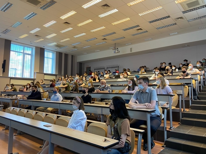 Накануне Дня России в университете обсудили патриотизм и гражданственность