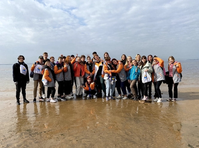 Участие студентов СПбГУТ в экологической акции «Чистый берег»