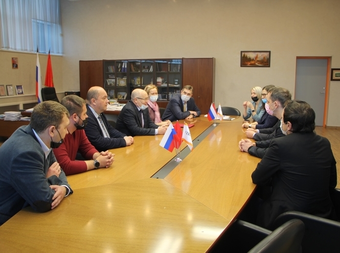 Оператор билайн подписал соглашение с СПбГУТ и провел встречу со студентами