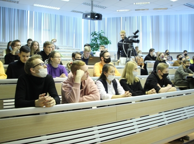 Оператор билайн подписал соглашение с СПбГУТ и провел встречу со студентами