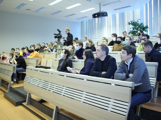 Оператор билайн подписал соглашение с СПбГУТ и провел встречу со студентами