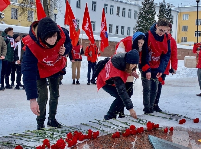 Волонтеры Смоленского колледжа телекоммуникаций приняли участие в митинге ко Дню воинской славы