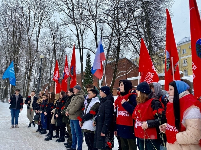 Волонтеры Смоленского колледжа телекоммуникаций приняли участие в митинге ко Дню воинской славы