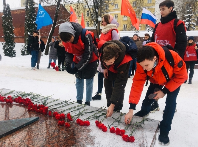 Волонтеры Смоленского колледжа телекоммуникаций приняли участие в митинге ко Дню воинской славы