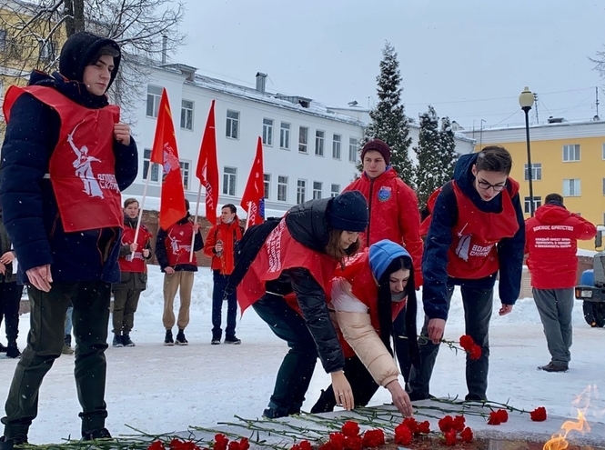 Волонтеры Смоленского колледжа телекоммуникаций приняли участие в митинге ко Дню воинской славы