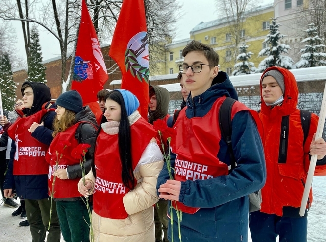 Волонтеры Смоленского колледжа телекоммуникаций приняли участие в митинге ко Дню воинской славы
