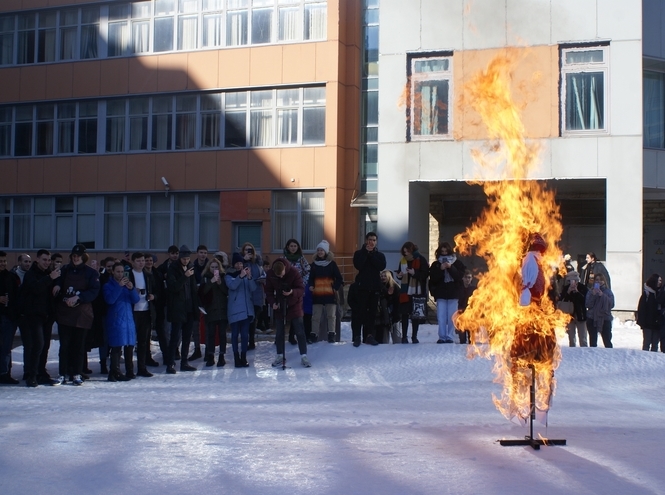 Блины, танцы, конкурсы: в СПбГУТ встретили долгожданную весну