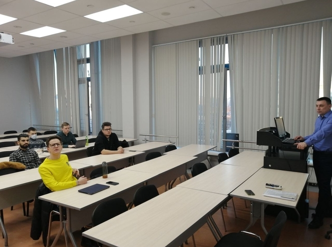 Магистрантам СПбГУТ рассказали об исследовательской деятельности в научных ротах