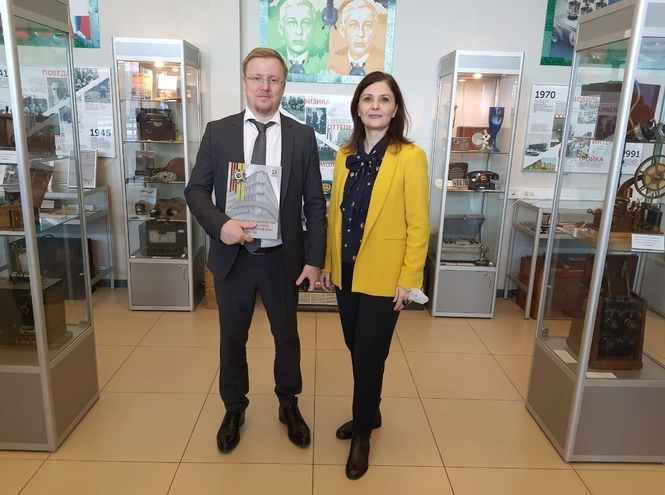 КПЦ «Музей СПбГУТ» принял в дар военную ранцевую радиостанцию «Парус»