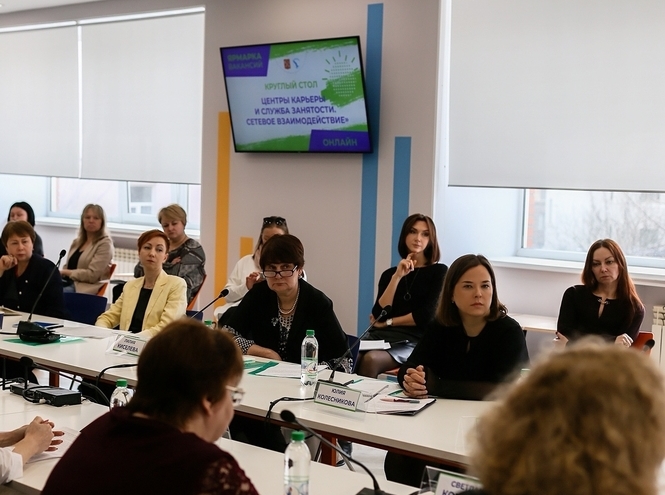 Специалист по работе с предприятиями СПбГУТ приняла участие в совещании Комитета по труду и занятости населения