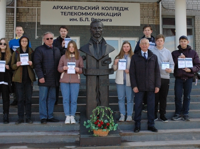 Представители СПбГУТ почтили память Бориса Розинга в Архангельске