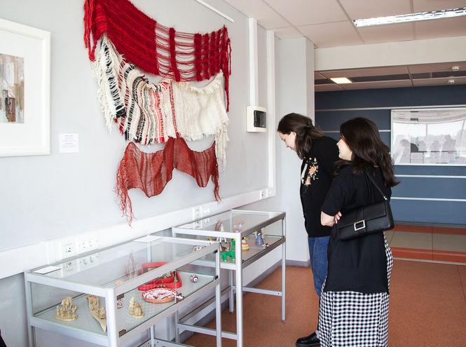 Рукотворное чудо: в университете засияла «Творческая мозаика»