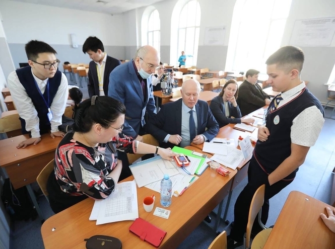 «Открой в себе учёного»: заведующий кафедрой ЭБТ выступил экспертом на конференции