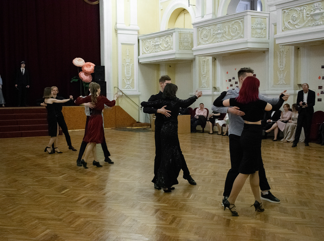 Вальс, платья, восторг: в СПбГУТ прошел Студенческий бал